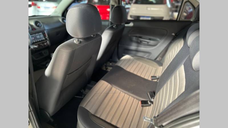 VOLKSWAGEN - VOYAGE - 2013/2014 - Cinza - R$ 45.900,00