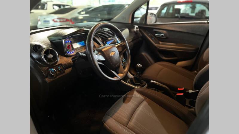 CHEVROLET - TRACKER - 2013/2014 - Branca - R$ 64.900,00