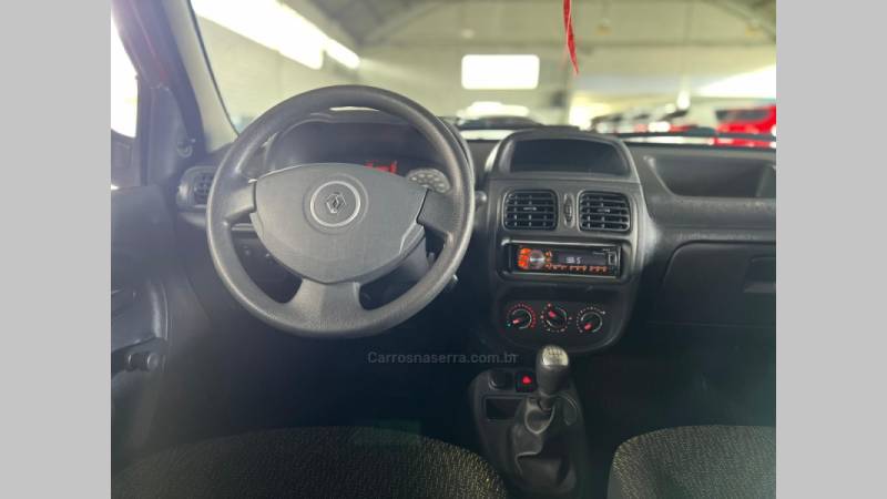 RENAULT - CLIO - 2013/2014 - Vermelha - R$ 27.900,00