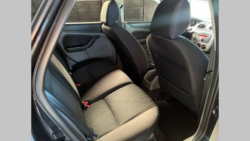 FORD - FOCUS - 2010/2011 - Preta - R$ 39.900,00
