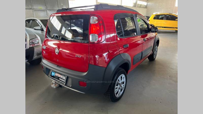 FIAT - UNO - 2011/2012 - Vermelha - R$ 30.900,00