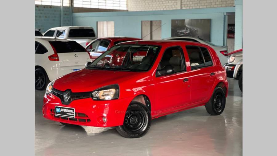 RENAULT - CLIO - 2013/2014 - Vermelha - R$ 27.900,00