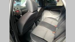 FORD - FOCUS - 2010/2011 - Preta - R$ 39.900,00