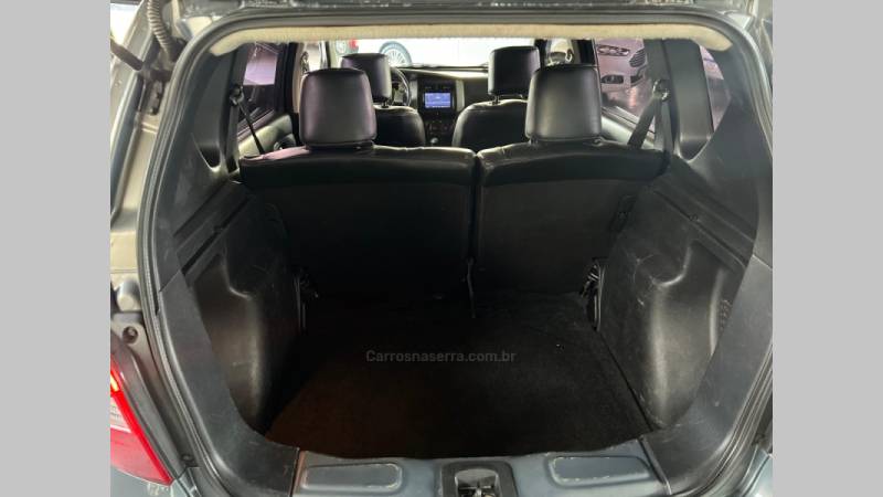 NISSAN - LIVINA - 2010/2011 - Cinza - R$ 32.900,00