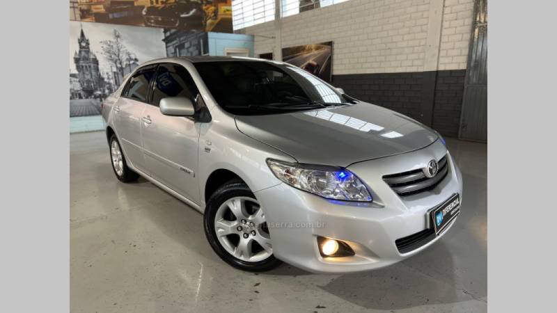 TOYOTA - COROLLA - 2010/2011 - Prata - R$ 59.900,00