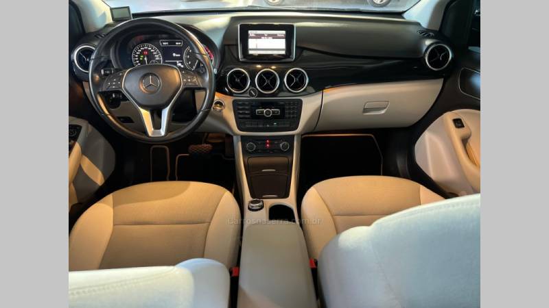 MERCEDES-BENZ - B 200 - 2012/2013 - Preta - R$ 68.900,00