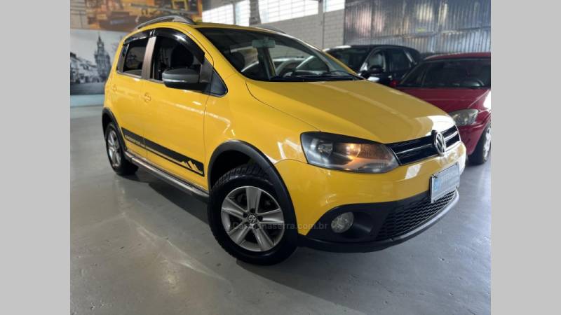 VOLKSWAGEN - CROSSFOX - 2011/2012 - Amarela - R$ 43.900,00