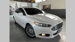 FORD - FUSION - 2015/2016 - Branca - R$ 93.900,00