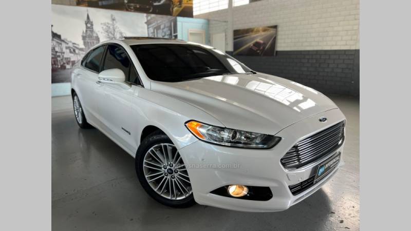 FORD - FUSION - 2015/2016 - Branca - R$ 93.900,00