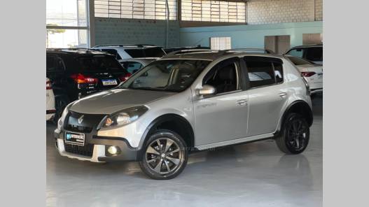 RENAULT - SANDERO - 2014/2014 - Prata - R$ 39.900,00