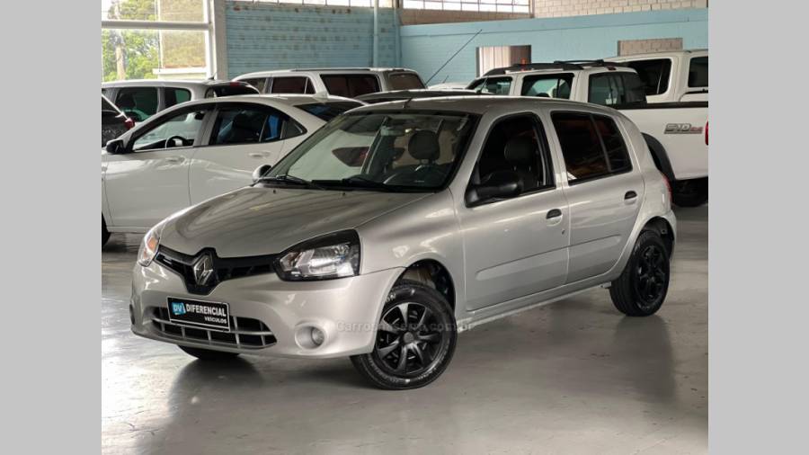 RENAULT - CLIO - 2013/2014 - Prata - R$ 29.900,00