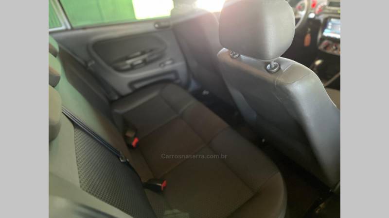 VOLKSWAGEN - VOYAGE - 2021/2022 - Prata - R$ 66.900,00