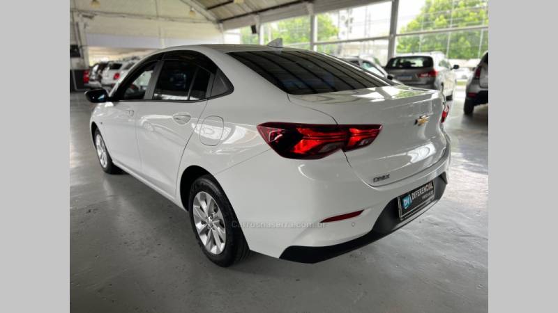 CHEVROLET - ONIX - 2021/2021 - Branca - R$ 78.900,00