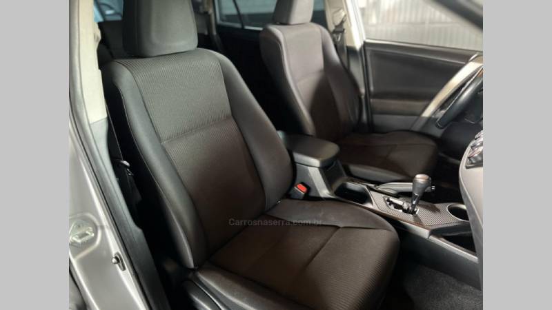 TOYOTA - RAV4 - 2014/2015 - Prata - R$ 91.900,00