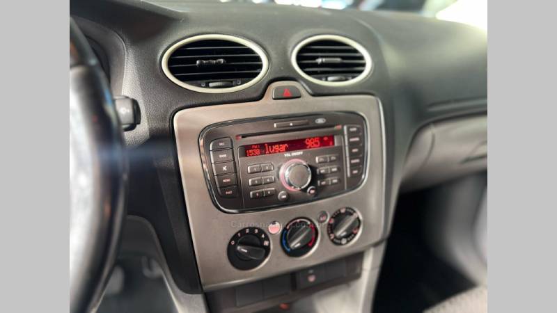 FORD - FOCUS - 2010/2011 - Preta - R$ 39.900,00