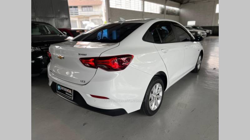 CHEVROLET - ONIX - 2021/2021 - Branca - R$ 83.900,00