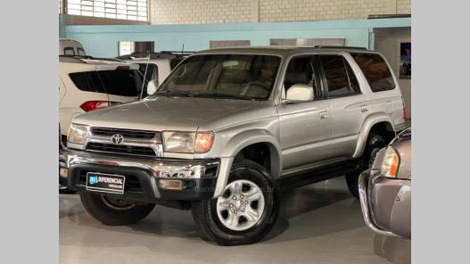 TOYOTA - HILUX SW4 - 2002/2002 - Prata - R$ 74.900,00
