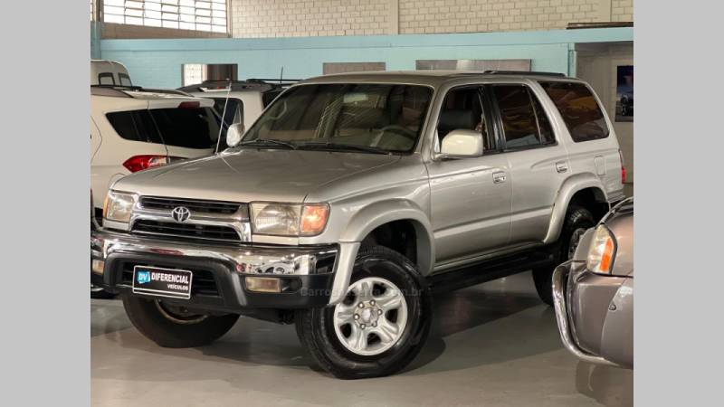 TOYOTA - HILUX SW4 - 2002/2002 - Prata - R$ 74.900,00