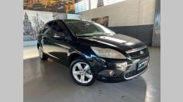 FORD - FOCUS - 2010/2011 - Preta - R$ 39.900,00