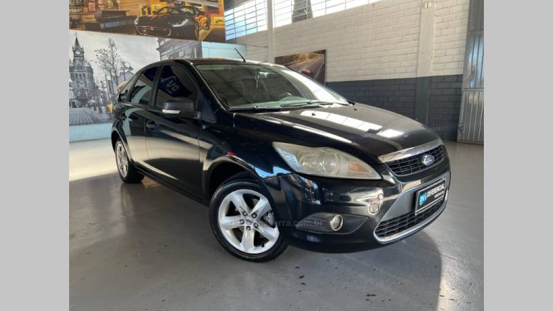 FORD - FOCUS - 2010/2011 - Preta - R$ 39.900,00