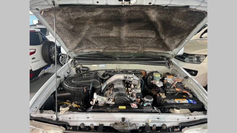 TOYOTA - HILUX SW4 - 2002/2002 - Prata - R$ 74.900,00