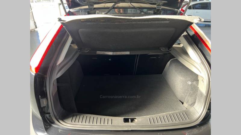 FORD - FOCUS - 2010/2011 - Preta - R$ 39.900,00