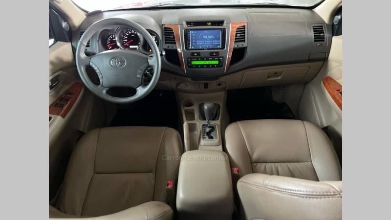 TOYOTA - HILUX SW4 - 2009/2010 - Prata - R$ 99.900,00