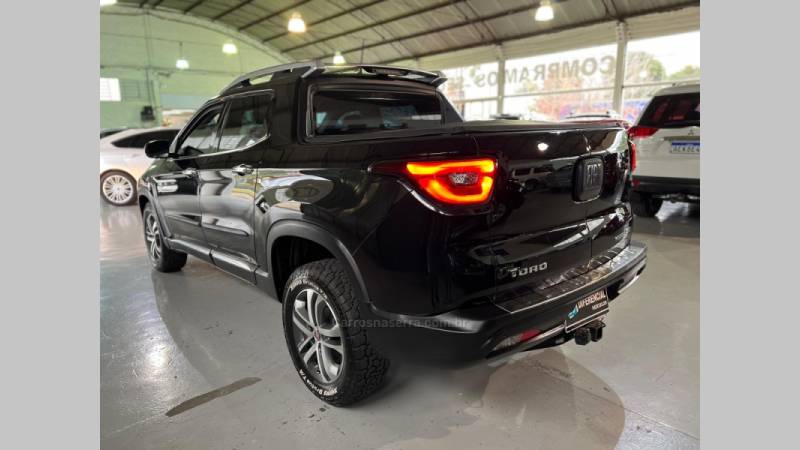 FIAT - TORO - 2017/2018 - Preta - R$ 104.900,00