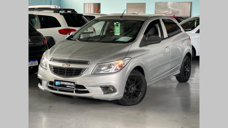 CHEVROLET - ONIX - 2014/2015 - Prata - R$ 47.900,00