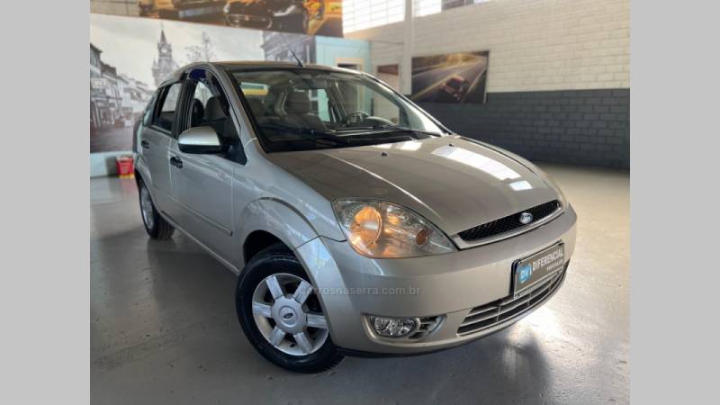 FORD - FIESTA - 2005/2005 - Bege - R$ 26.900,00