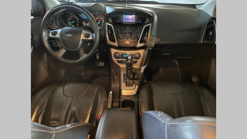 FORD - FOCUS - 2014/2015 - Branca - R$ 53.900,00
