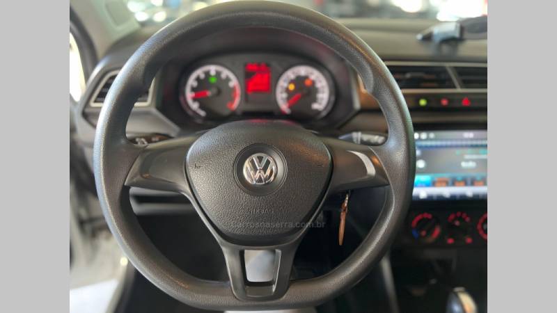 VOLKSWAGEN - VOYAGE - 2021/2022 - Prata - R$ 66.900,00