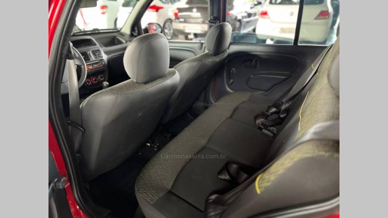 RENAULT - CLIO - 2013/2014 - Vermelha - R$ 27.900,00