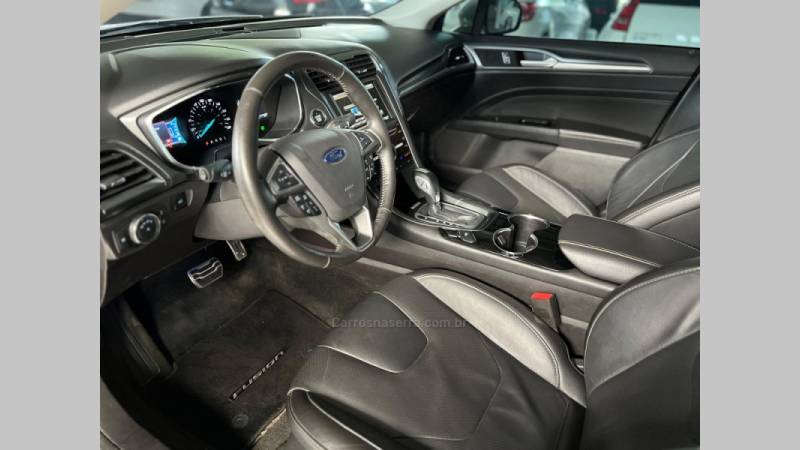 FORD - FUSION - 2015/2016 - Branca - R$ 93.900,00