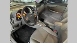TOYOTA - COROLLA - 2010/2011 - Prata - R$ 59.900,00