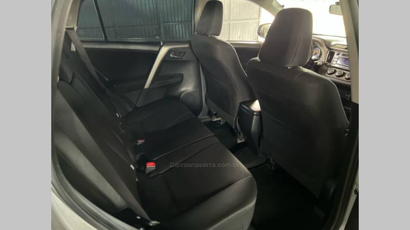 TOYOTA - RAV4 - 2014/2015 - Prata - R$ 91.900,00