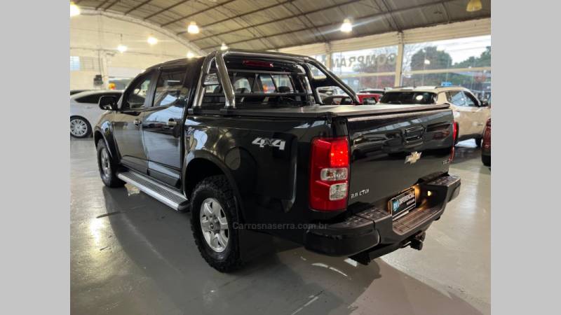 CHEVROLET - S10 - 2012/2013 - Preta - R$ 99.900,00