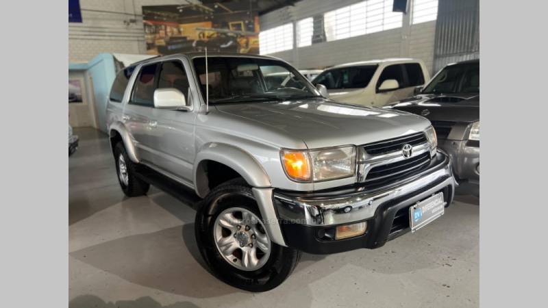TOYOTA - HILUX SW4 - 2002/2002 - Prata - R$ 74.900,00