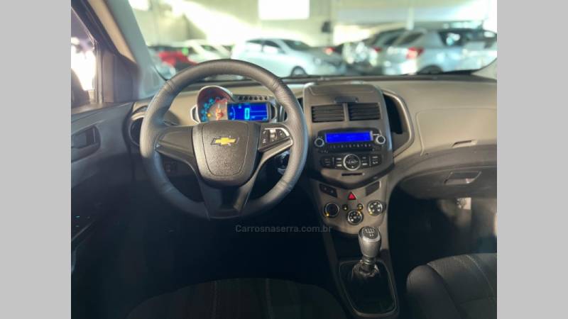 CHEVROLET - SONIC - 2012/2013 - Preta - R$ 37.900,00