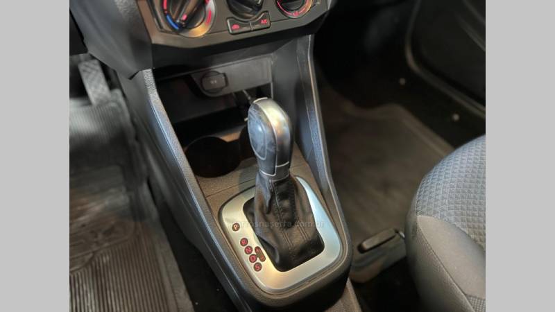VOLKSWAGEN - VOYAGE - 2021/2022 - Prata - R$ 66.900,00