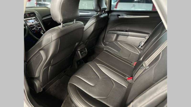 FORD - FUSION - 2015/2016 - Branca - R$ 93.900,00