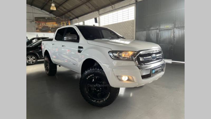 FORD - RANGER - 2016/2017 - Branca - R$ 145.900,00