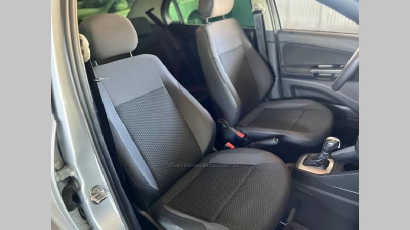 VOLKSWAGEN - VOYAGE - 2021/2022 - Prata - R$ 66.900,00