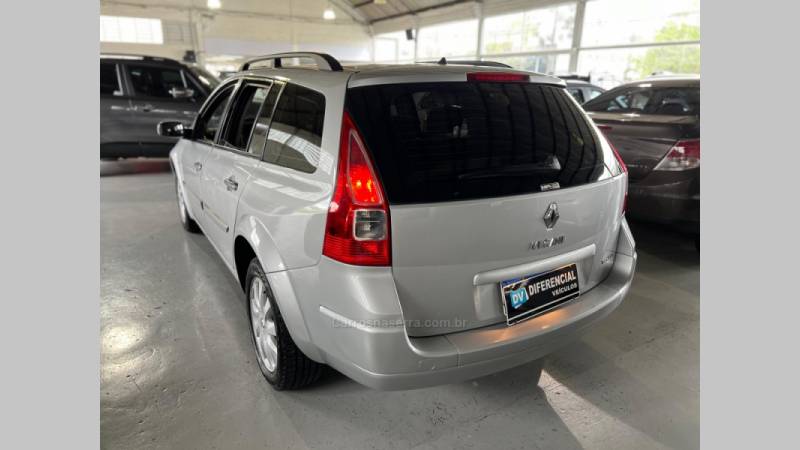 RENAULT - MÉGANE - 2010/2011 - Prata - R$ 35.900,00