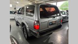 TOYOTA - HILUX SW4 - 2002/2002 - Prata - R$ 74.900,00