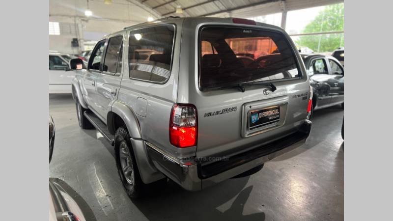 TOYOTA - HILUX SW4 - 2002/2002 - Prata - R$ 74.900,00