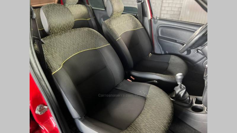 RENAULT - CLIO - 2013/2014 - Vermelha - R$ 27.900,00