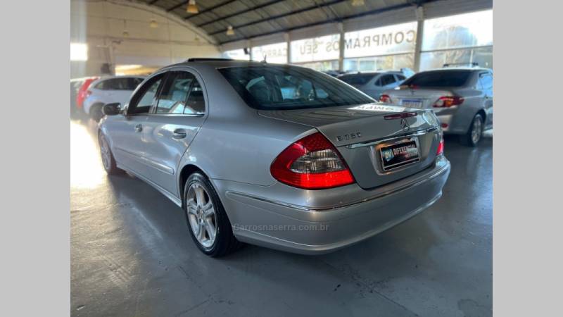 MERCEDES-BENZ - E 350 - 2007/2007 - Prata - R$ 54.900,00