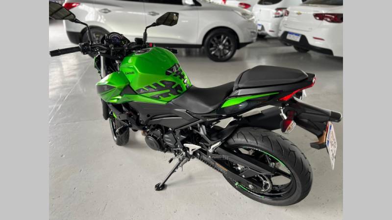 KAWASAKI - Z400 - 2022/2023 - Verde - R$ 32.900,00