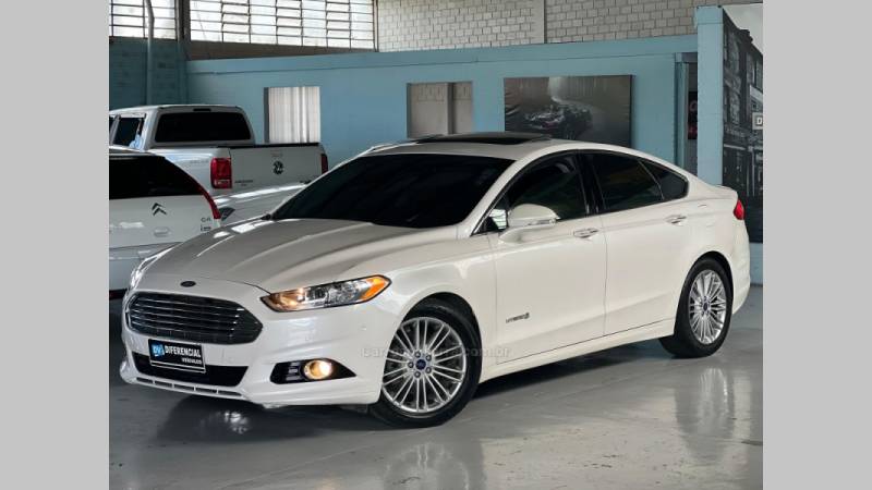 FORD - FUSION - 2015/2016 - Branca - R$ 93.900,00